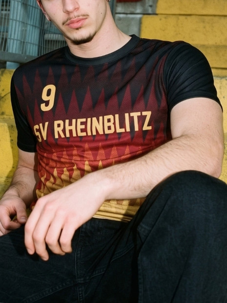 alt="Personalisiertes Fußballtrikot"